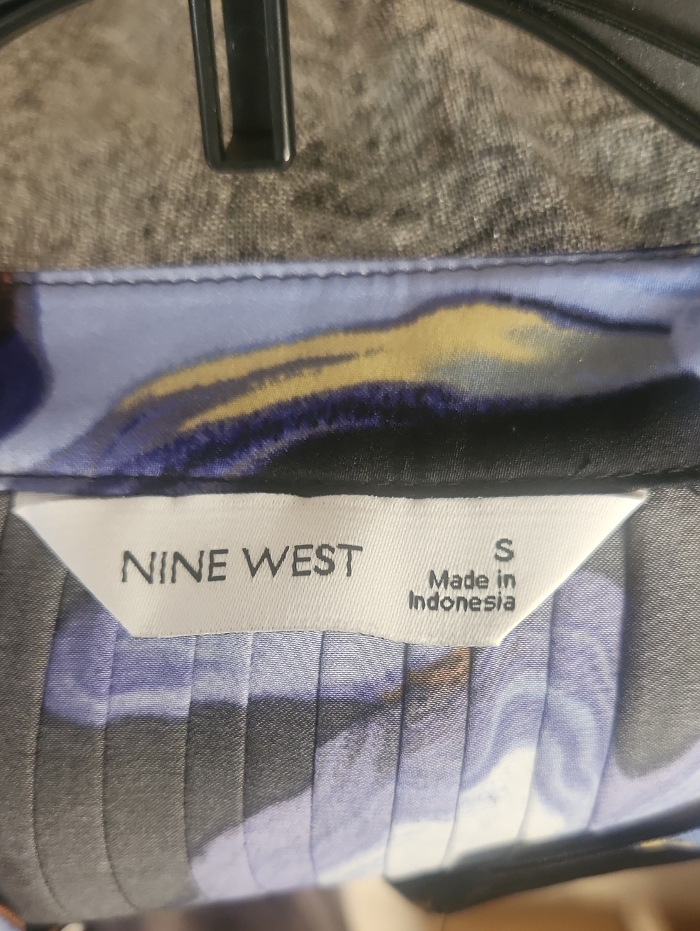 Nine West Long Sleeved V-Neck Blouse, Black/Purple, Women's Size Small, GUC - Picture 3 of 4